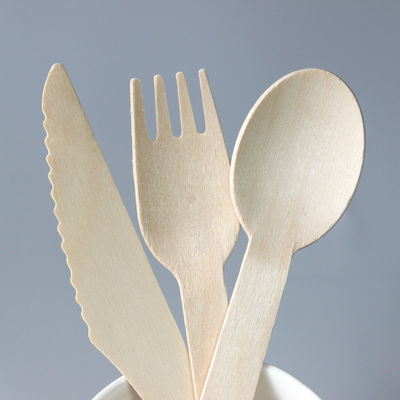 les couverts en bois jetables de dîner de 140mm ont placé les couteaux et les cuillères biodégradables de fourchettes
