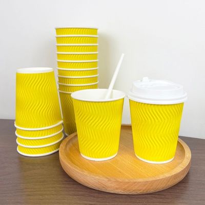 les tasses de papier jetables de 4oz 120ml 8oz 250ml jaunissent des tasses de café avec le mur d'ondulation de couvercle